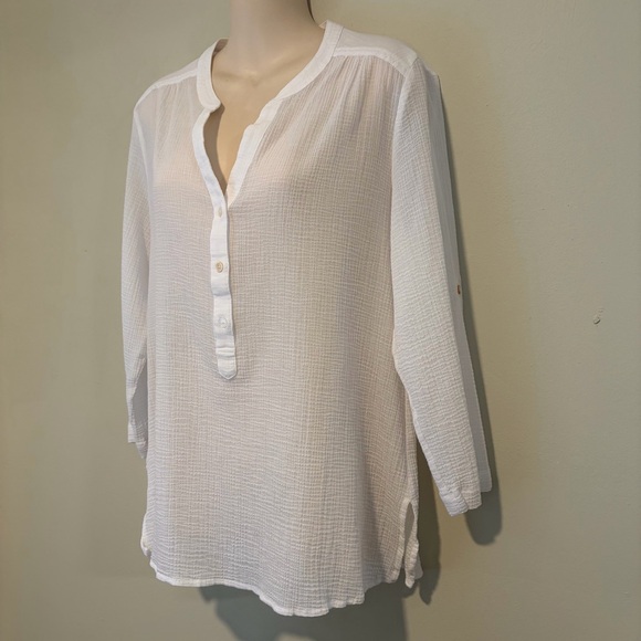 Tommy Bahama Tops - EUC! White TOMMY BAHAMA Coastview Gauze Top Size Small